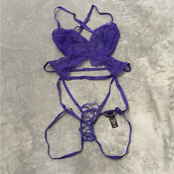 New! Victoria’s Secret Brilliant Purple Lace Crotchless Bodysuit 4290 - Picture 3 of 7